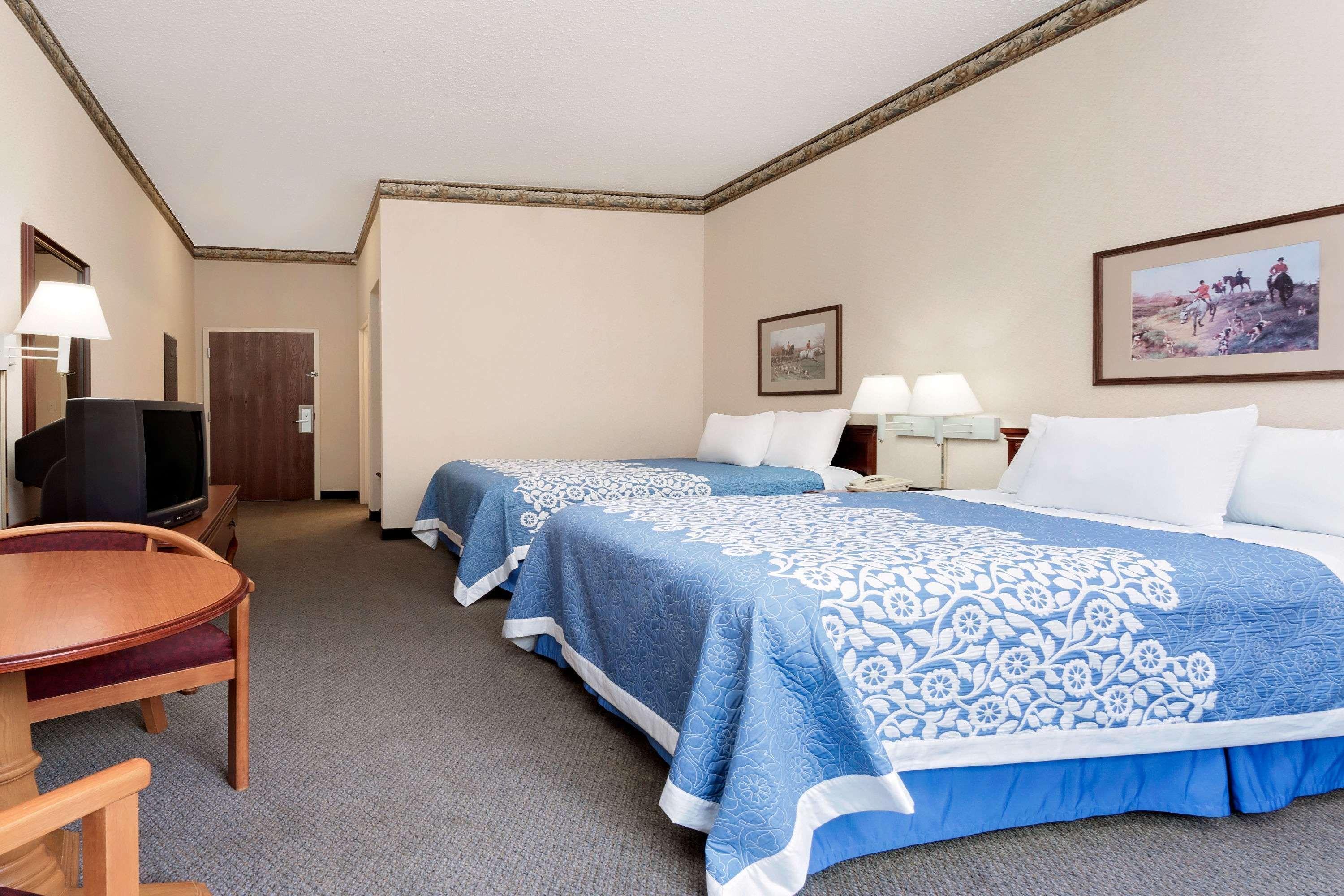 Magnuson Hotel West Liberty Экстерьер фото