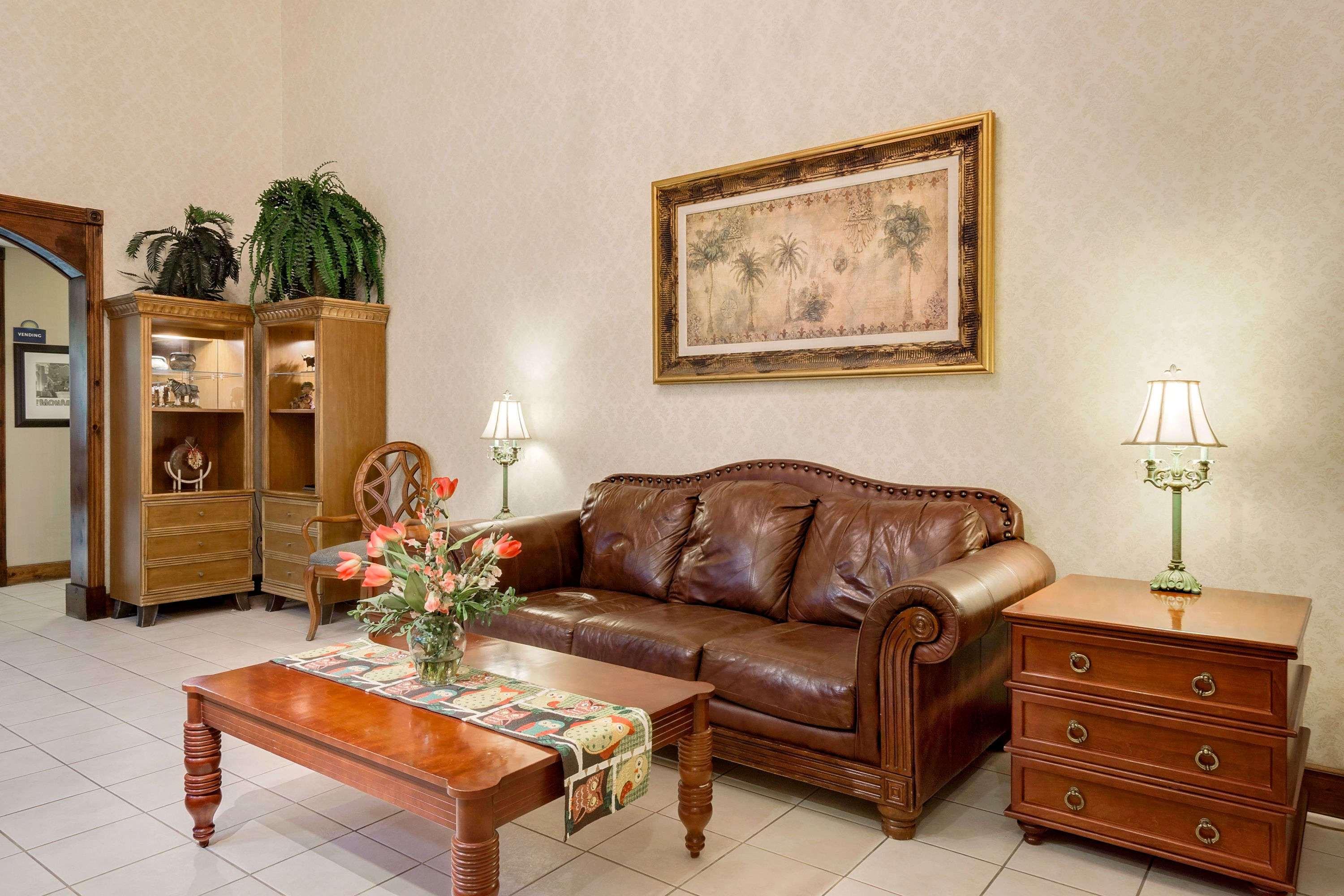 Magnuson Hotel West Liberty Экстерьер фото