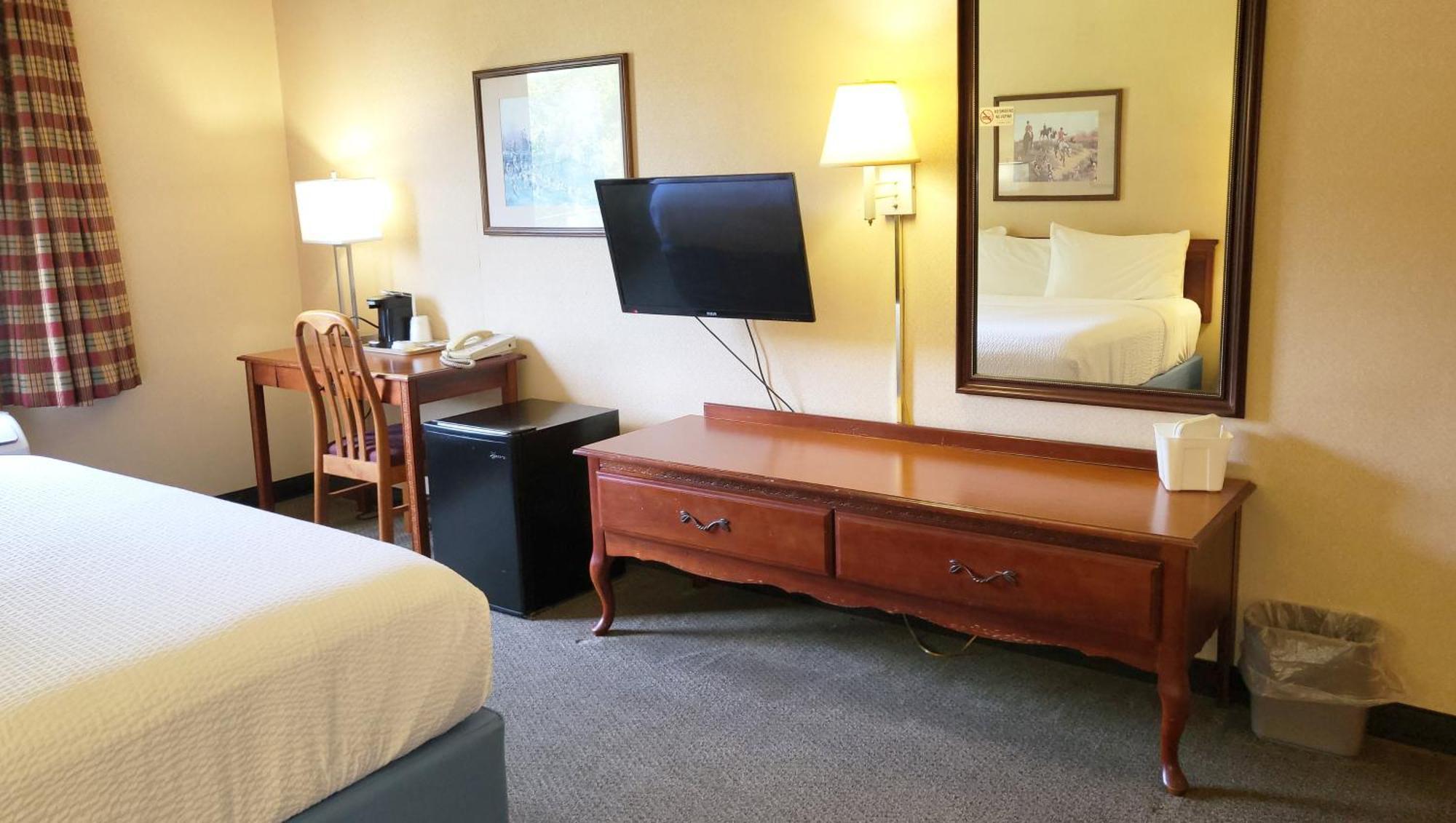 Magnuson Hotel West Liberty Экстерьер фото