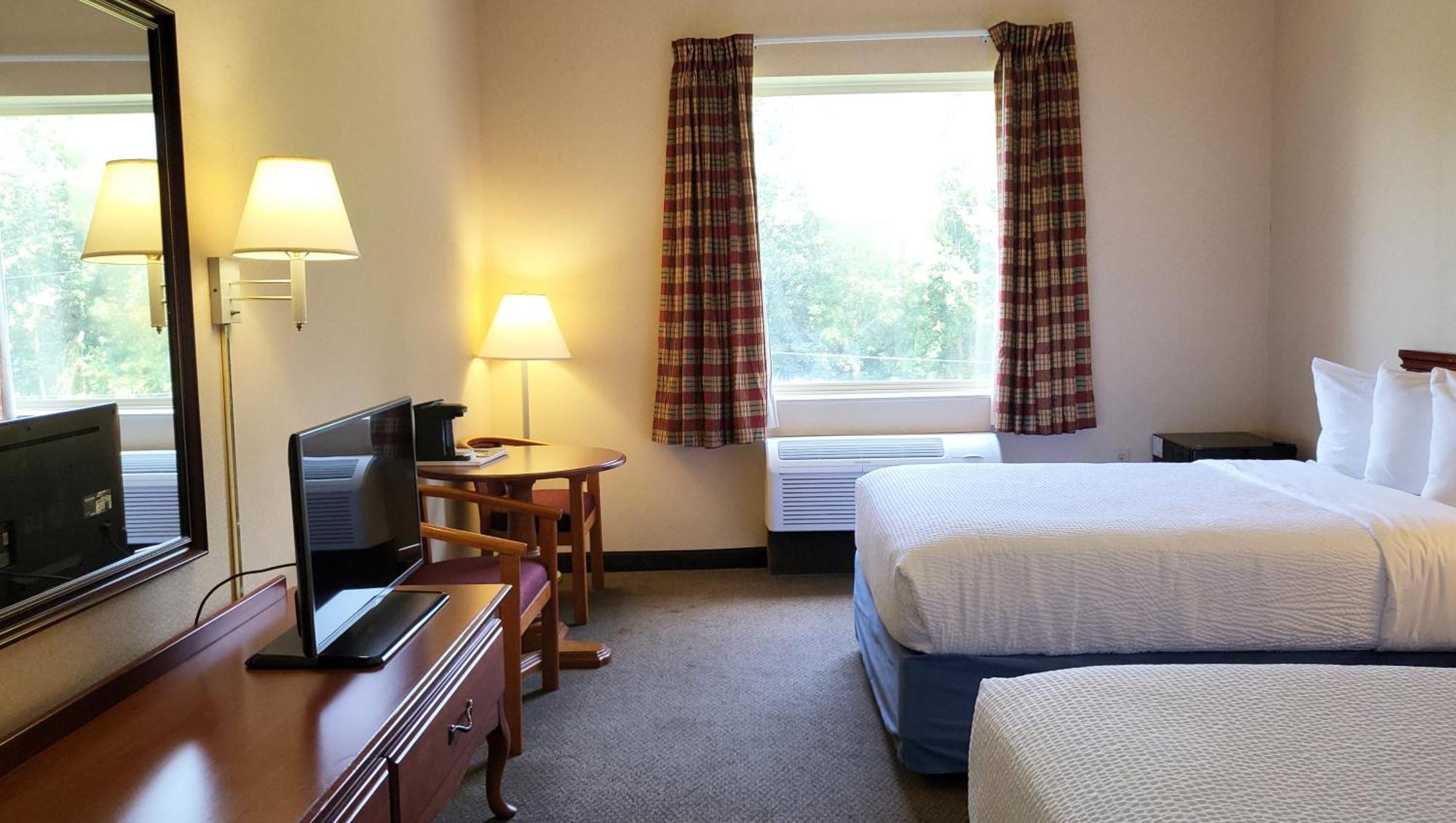 Magnuson Hotel West Liberty Экстерьер фото